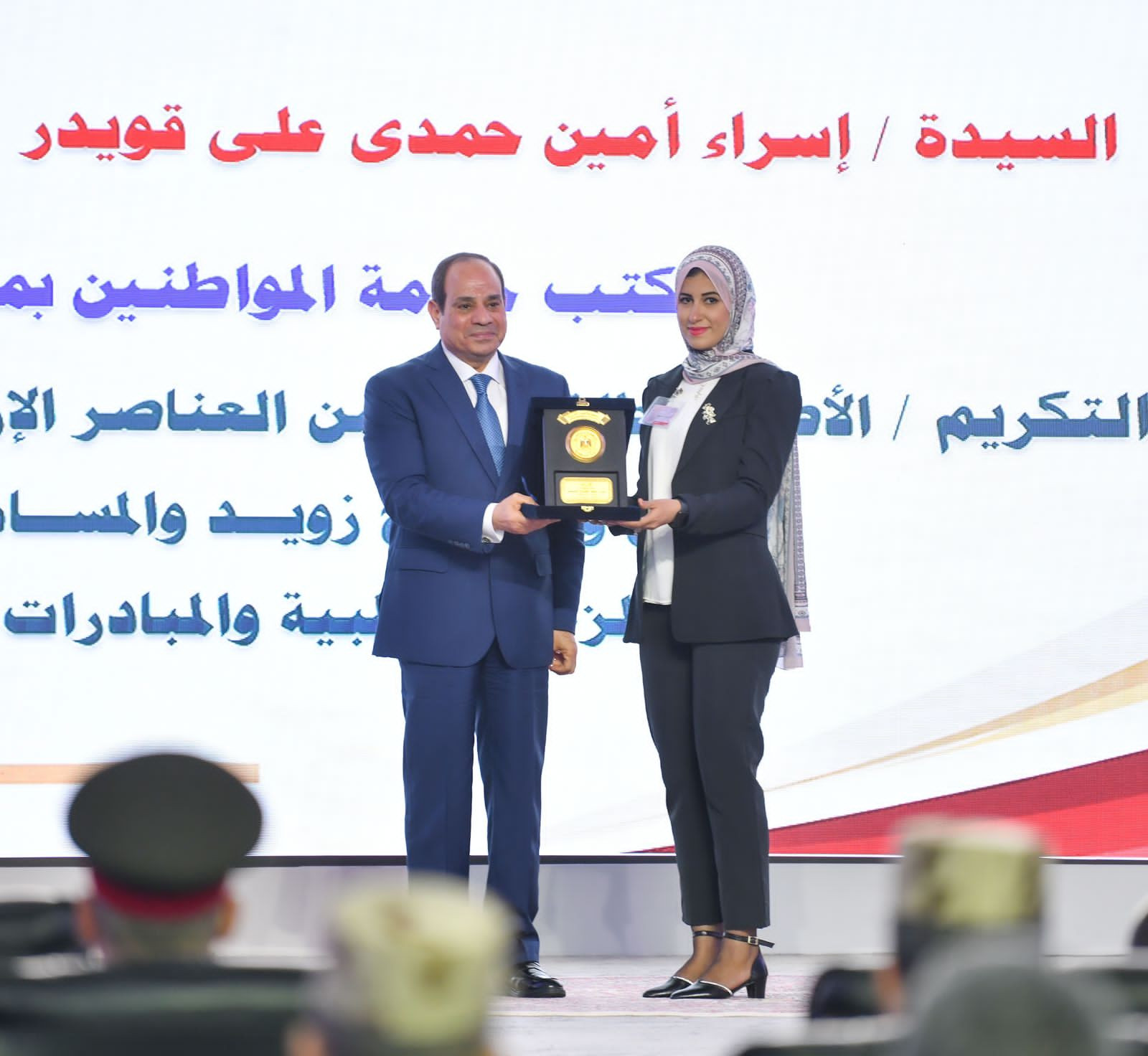 السيسى يكرم مجموعة متميزة من أبناء سيناء
