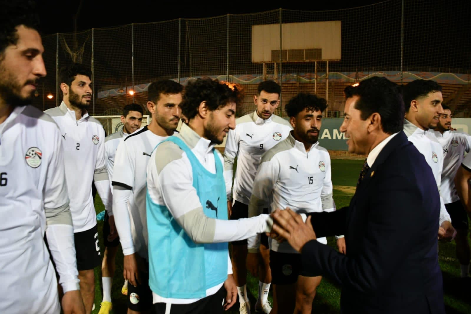 وزير الشباب في معسكر المنتخب الوطنى