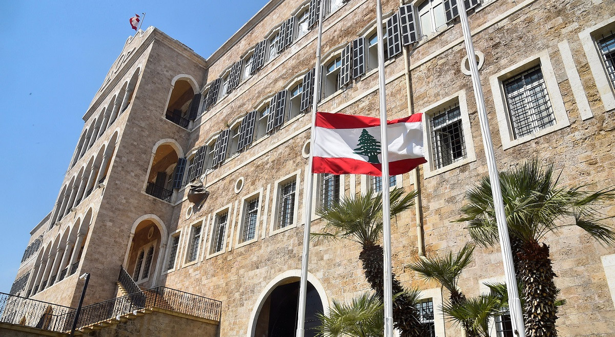 لبنان يرفض أي جماعة مسلحة خارج إطار الدولة ويحذر من إغراق البلاد في الفوضى