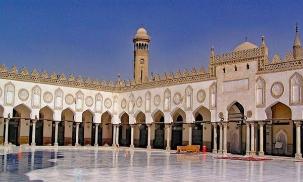 صورة نادرة تظهر صلاة الجمعة في الجامع الأزهر عام 1907 تثير إعجاب رواد الإنترنت