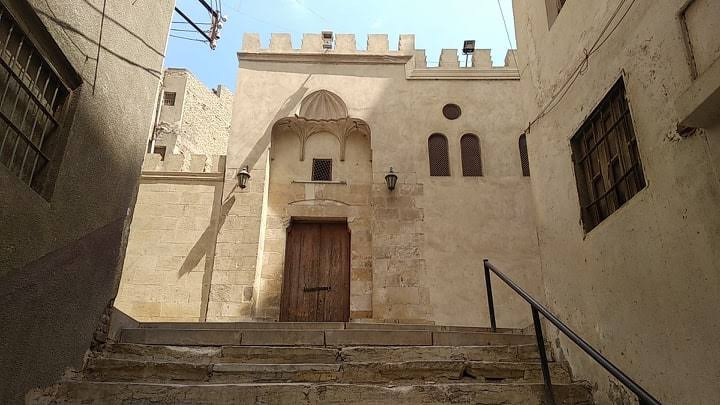 المسجد المعلق