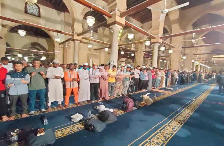 الآلاف يؤدون صلاة تراويح ليلة القدر فى الجامع الأزهر