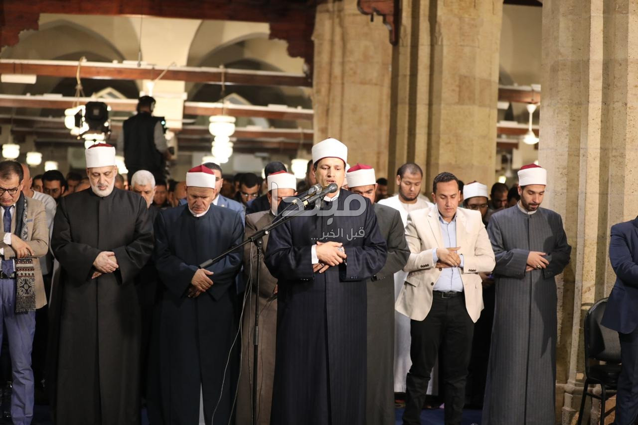 الآلاف يؤدون صلاة تراويح ليلة القدر فى الجامع الأزهر