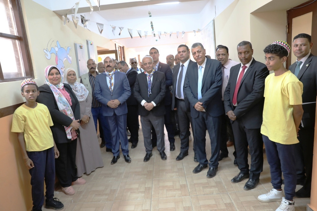 صور- وزير التعليم يفتتح مدرستان بأسوان ويضع حجر أساس لمجمع مدارس الحصا