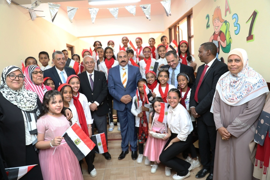 صور- وزير التعليم يفتتح مدرستان بأسوان ويضع حجر أساس لمجمع مدارس الحصا