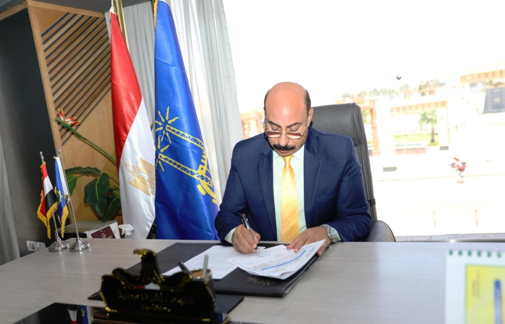 محافظ أسوان أشرف عطية