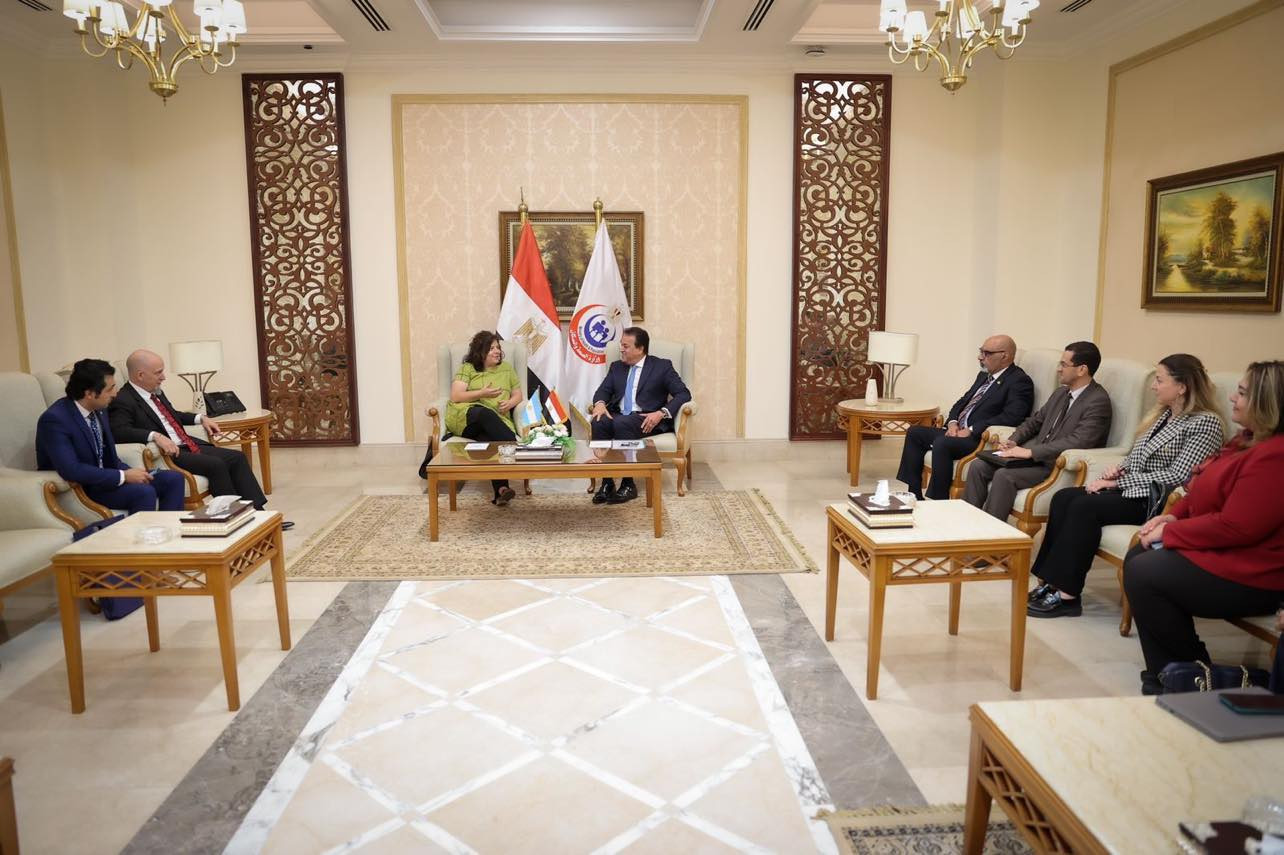 وزير الصحة يلتقى نظيرته الأرجنتينية