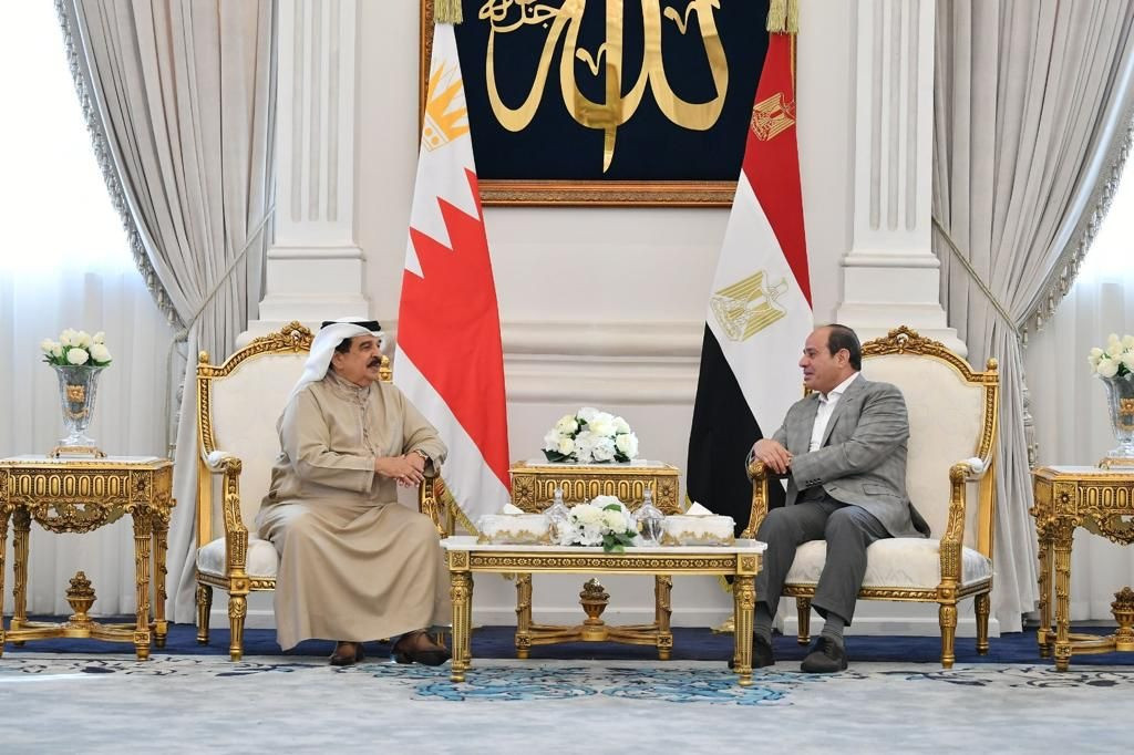 السيسى يستقبل عاهل البحرين فى العلمين