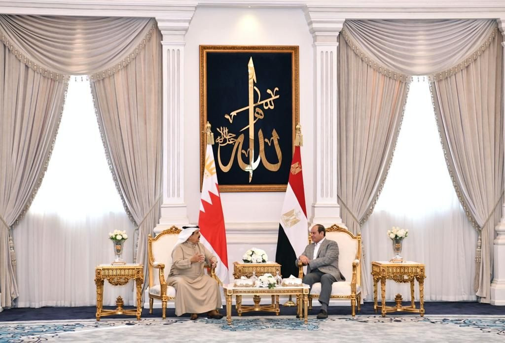 السيسى يستقبل عاهل البحرين فى العلمين