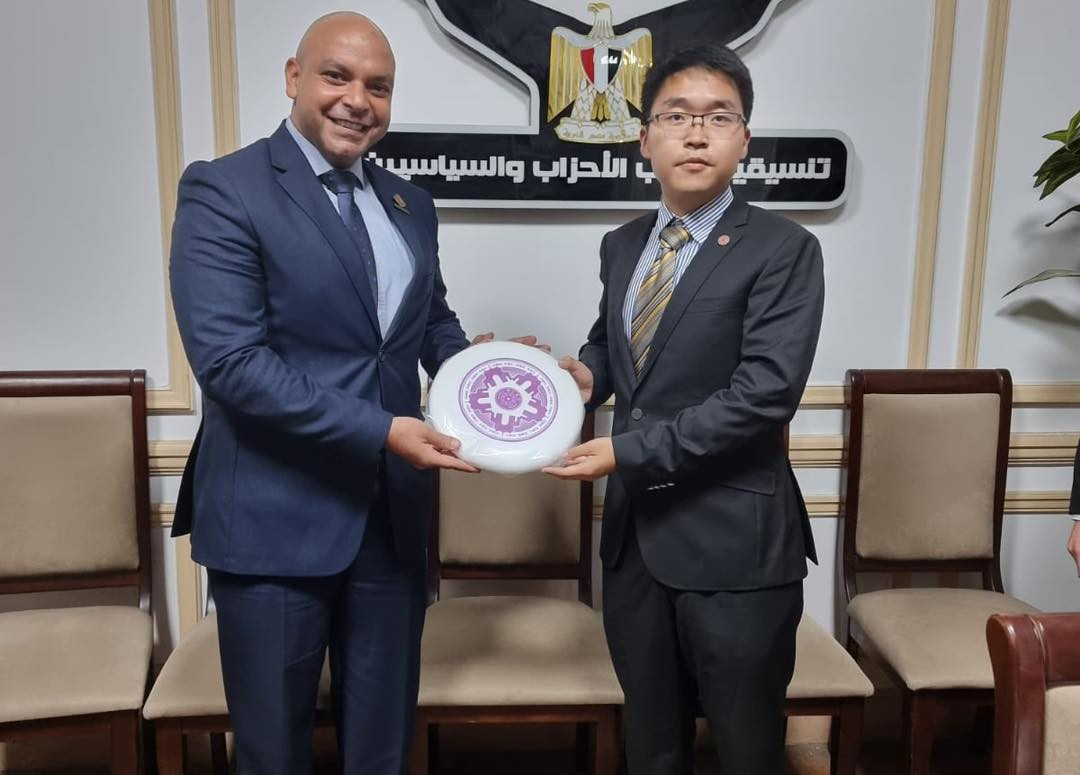 وفد جامعة تشينخوا الصينية