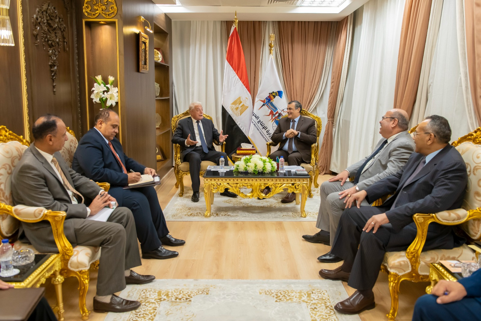وزير الإنتاج الحربي خلال اللقاء