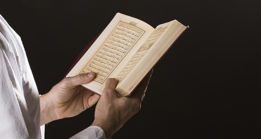 فتوى جديدة: حكم قراءة المرأة المستحاضة للقرآن الكريم في ضوء الأدلة الشرعية