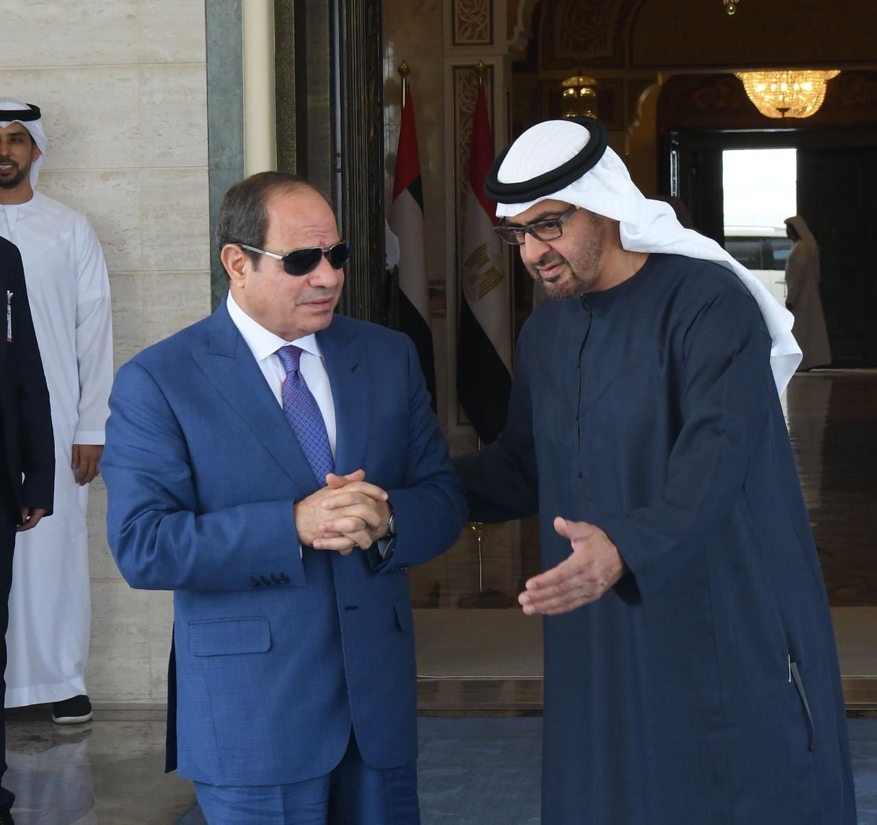 الشيخ محمد بن زايد يحرص على توديع السيسي