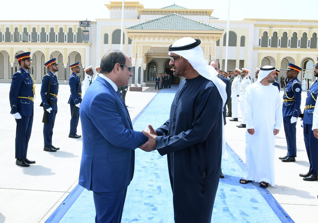 الشيخ محمد بن زايد يحرص على توديع السيسي