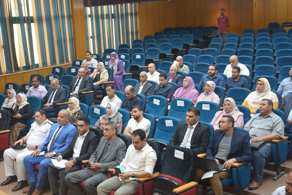 محافظ القليوبية يعقد إجتماعا لمتابعة أعمال مشروعات حياة كريمة بشبين ال