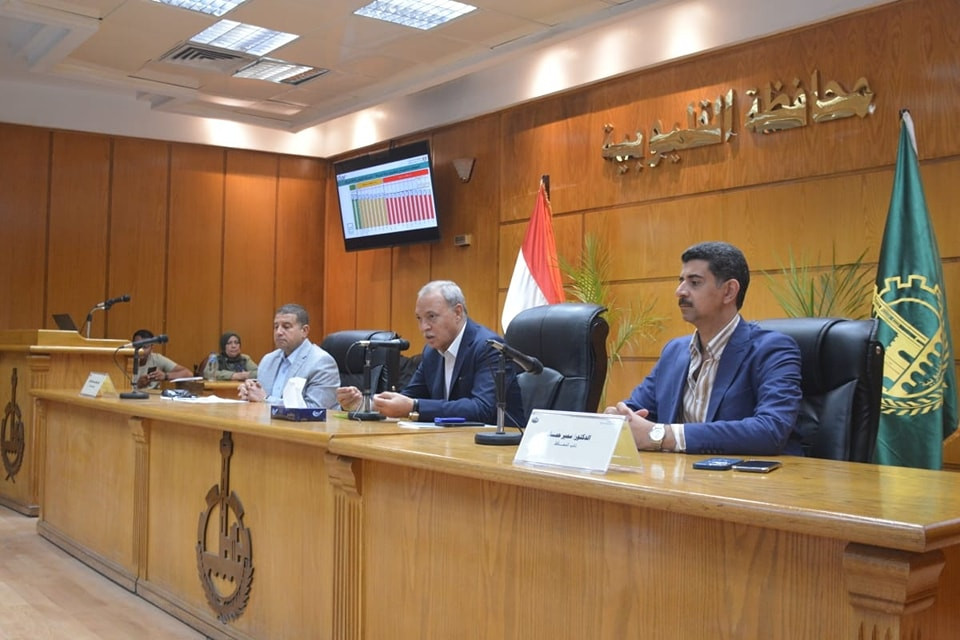 محافظ القليوبية يعقد إجتماعا لمتابعة أعمال مشروعات حياة كريمة بشبين ال