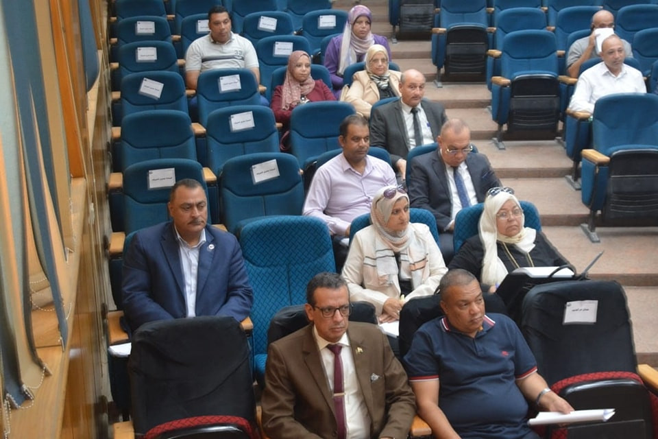محافظ القليوبية يعقد إجتماعا لمتابعة أعمال مشروعات حياة كريمة بشبين ال