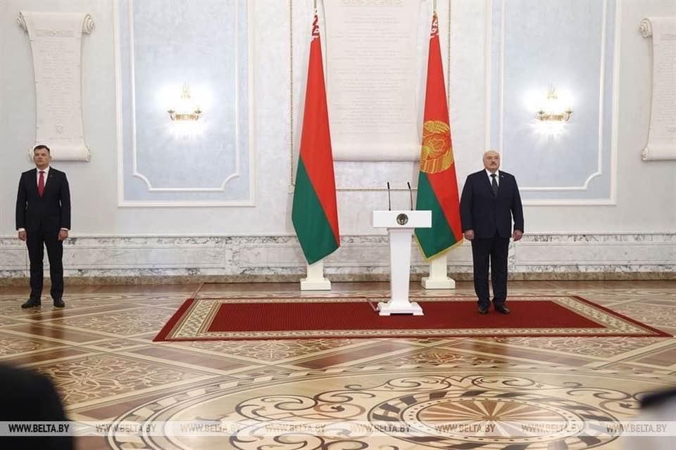 السفير المصري خلال تقديم اوراق اعتماده