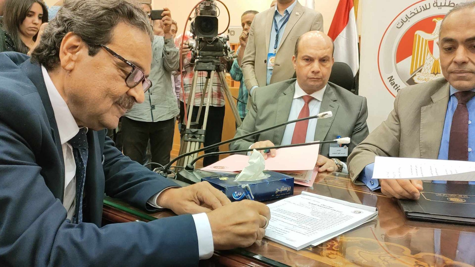 فريد زهران يتقدم بأوراق ترشحه لخوض الانتخابات الرئاسية