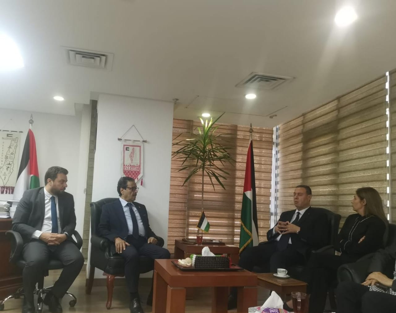 زيارة حزب المصري الديمقراطي يزور السفارة الفلسطينية