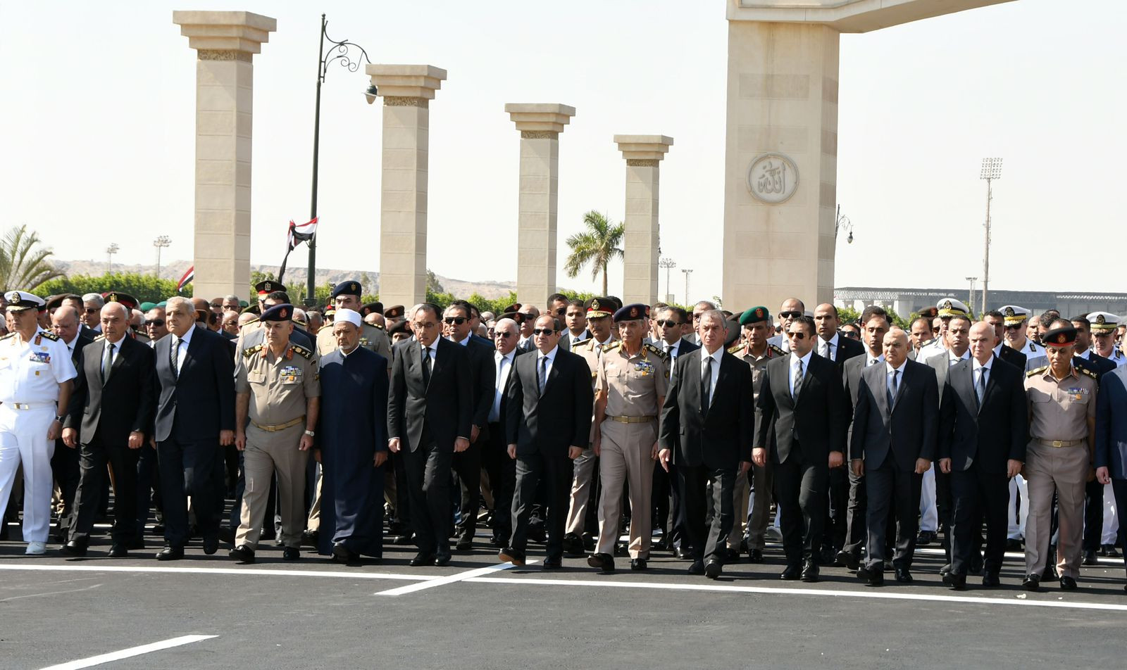 السيسي يتقدم جنازة اللواء محمد أمين نصر