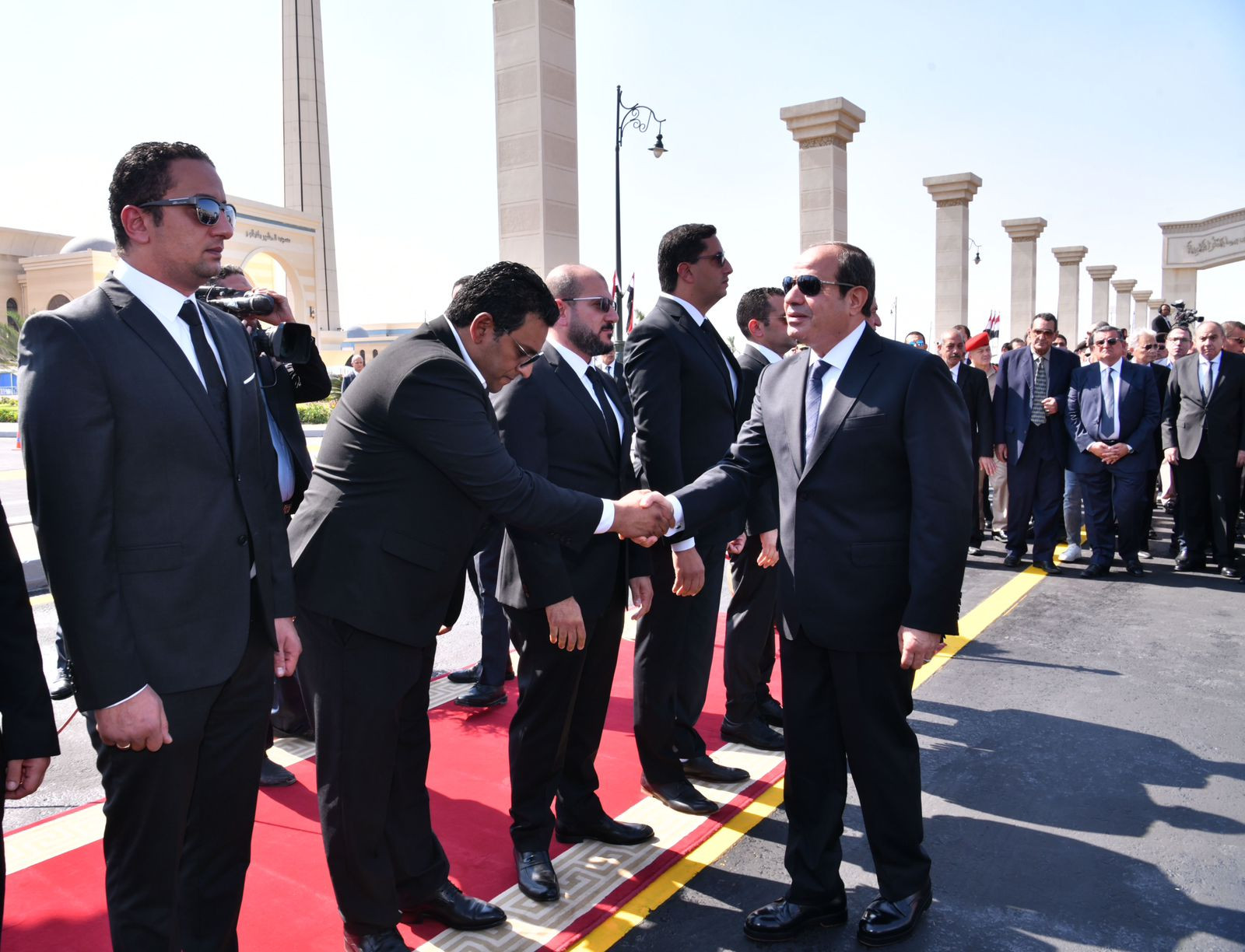 السيسي يتقدم جنازة اللواء محمد أمين نصر