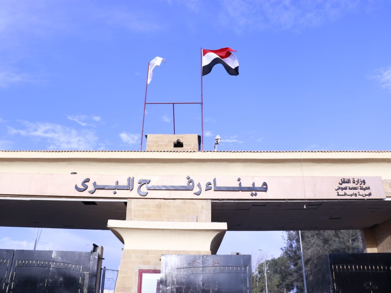 معبر رفح يستعد لإدخال مساعدات جديدة لغزة بعد زيارة رئيس الوزراء
