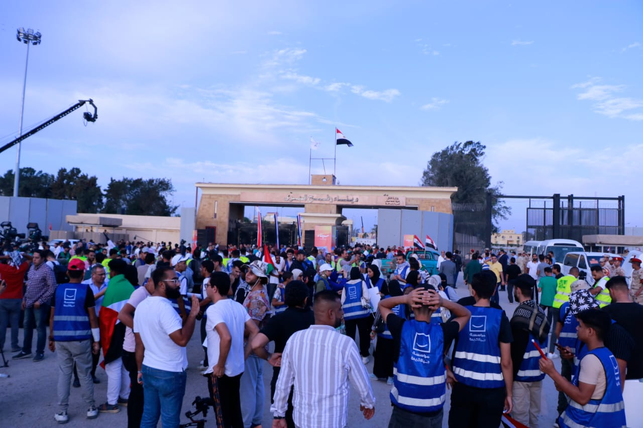 معبر رفح يستعد لإدخال مساعدات جديدة لغزة بعد زيارة رئيس الوزراء
