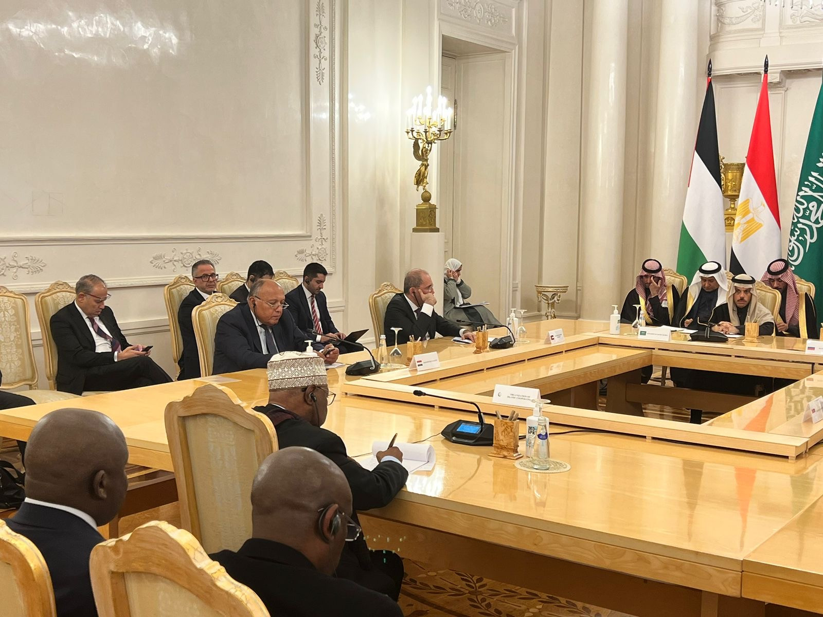 اللقاء