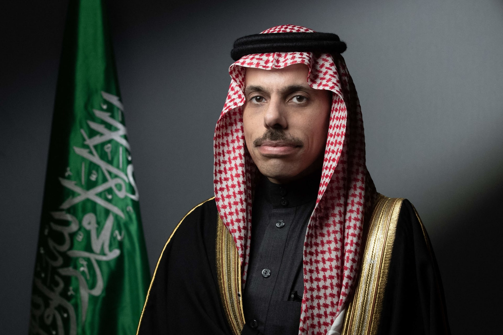 وزيرا خارجية السعودية وإيران يبحثان هاتفيا جهود خفض التصعيد في المنطقة