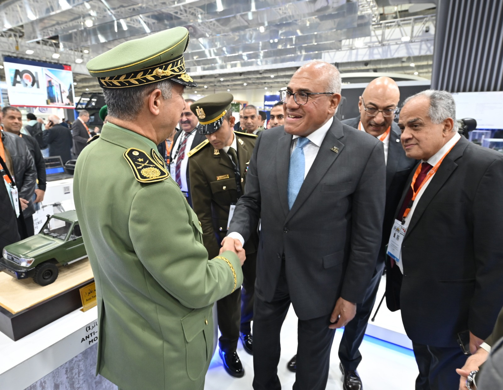 اهتمام كبير بمنتجات الهيئة العربية للتصنيع بمعرض إيدكس 2023