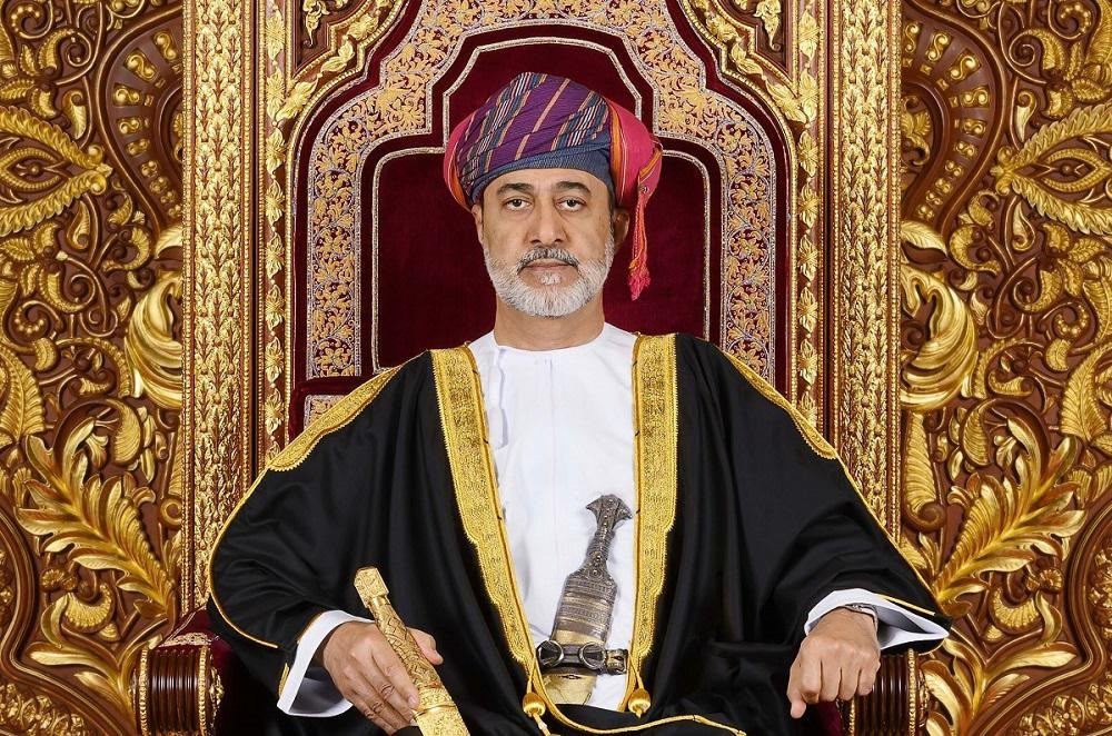 سلطان عمان يبحث مع وزير خارجية إيران جهود الوساطة لإنهاء الصراع بين واشنطن وطهران