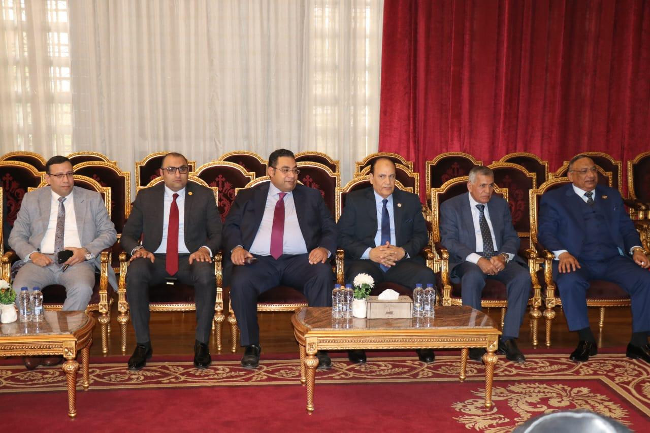 زيارة رئيس قضايا الدولة لتهنئة البابا تواضروس بالعام الجديد في الكاتدر