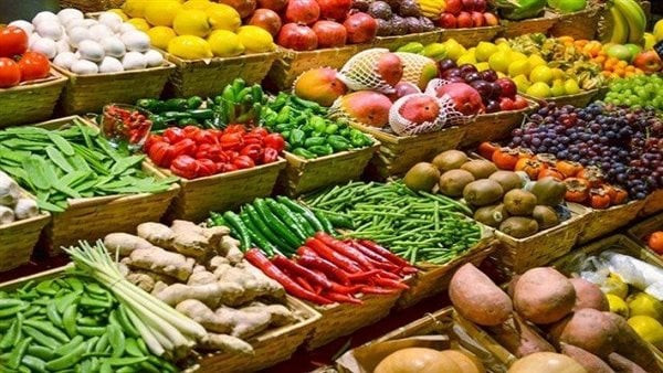 سوق العبور يشهد استقراراً متفاوتاً في أسعار الفاكهة الطازجة اليوم