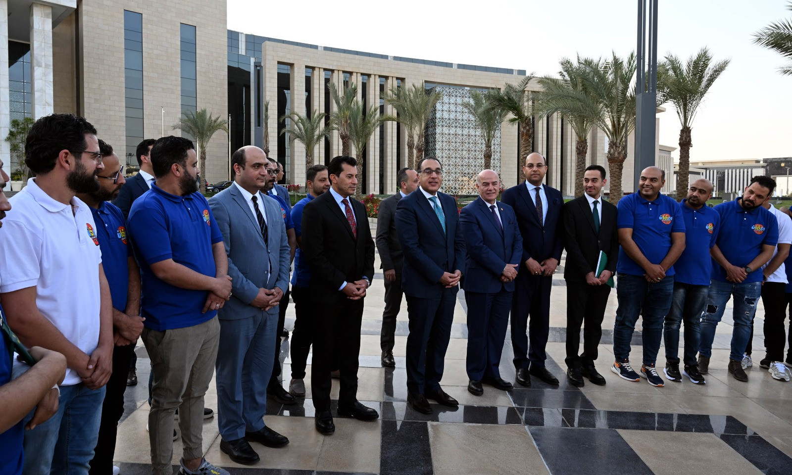 رئيس الوزراء يستقبل منظمي حفل المطرية