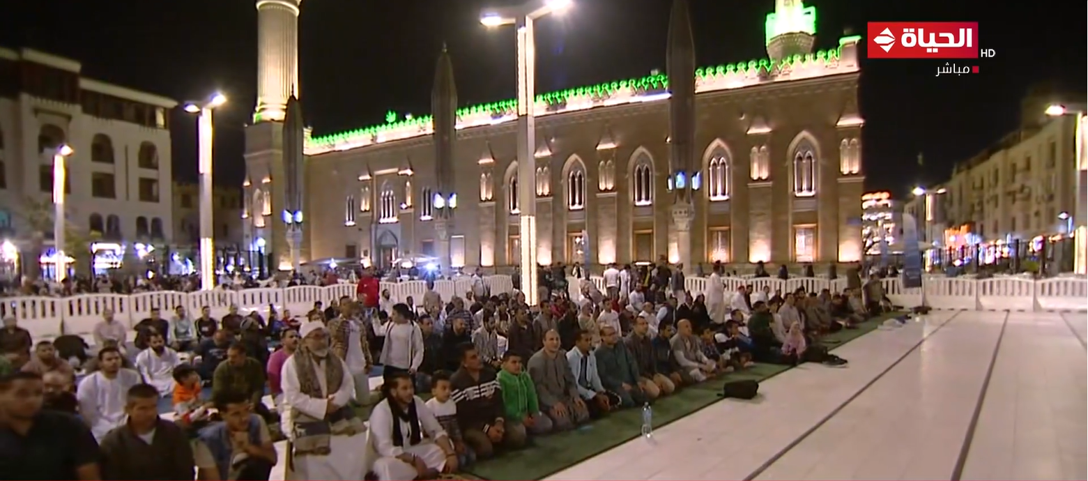 صلاة التراويح من مسجد الحسين