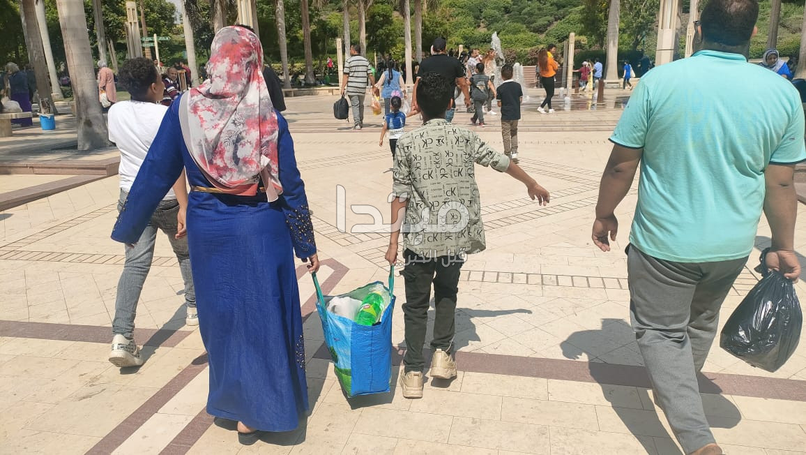 الاحتفال بشم النسيم في حديقة الأزهر الاحتفال بشم النسيم في حديقة الأزهر