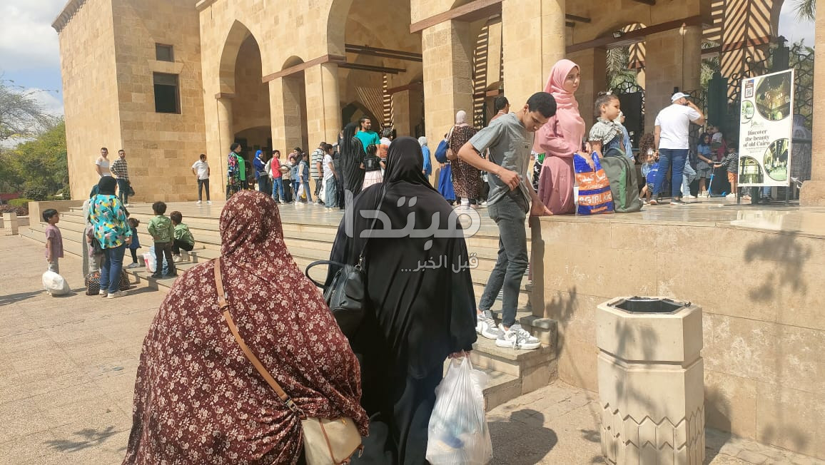 الاحتفال بشم النسيم في حديقة الأزهر الاحتفال بشم النسيم في حديقة الأزهر