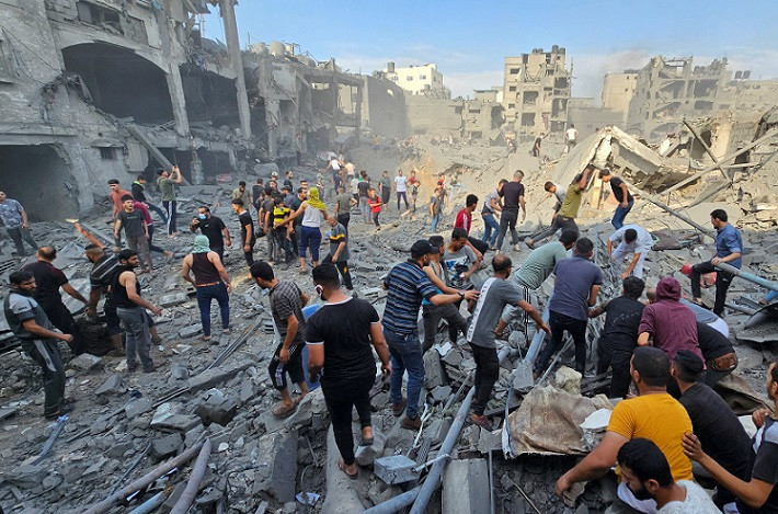 إعلام فلسطيني: آليات الاحتلال تطلق نيرانها بمشروع بيت لاهيا شمال قطاع غزة