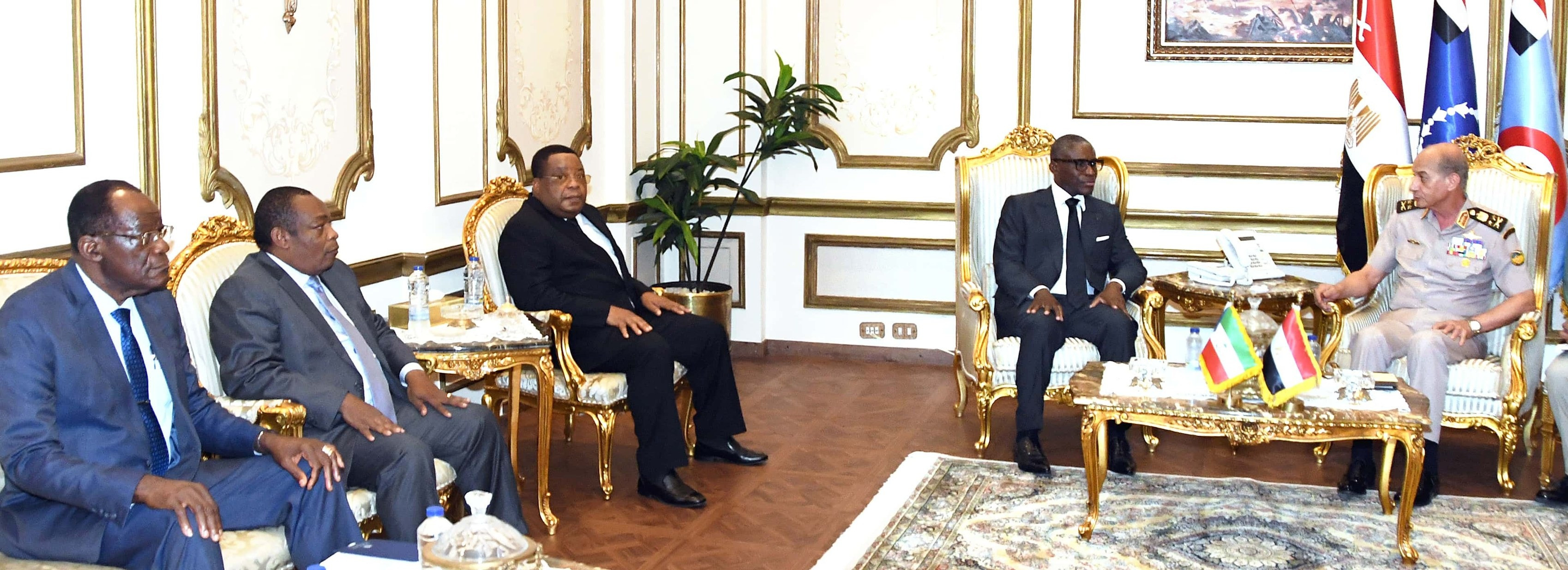 جانب من اللقاء جانب من اللقاء