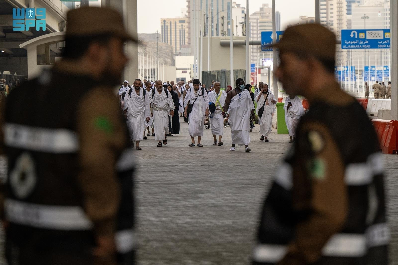 الحجاج يتوافدون إلى مشعر