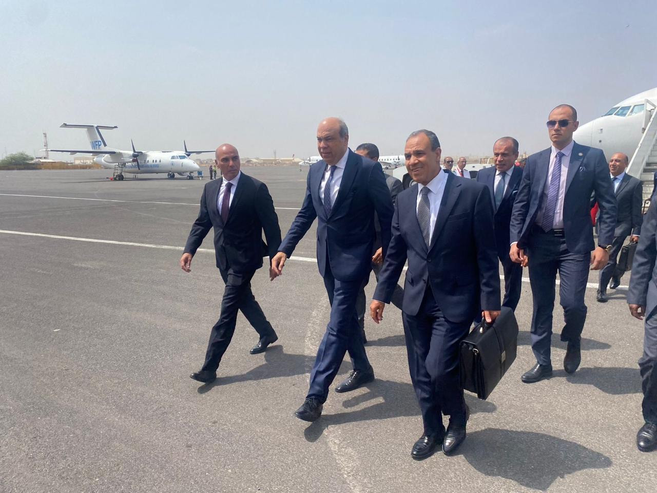الوزير مع نظيريه