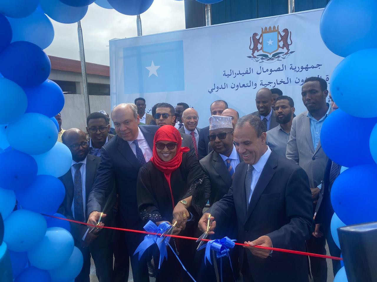 الوزير مع نظيريه