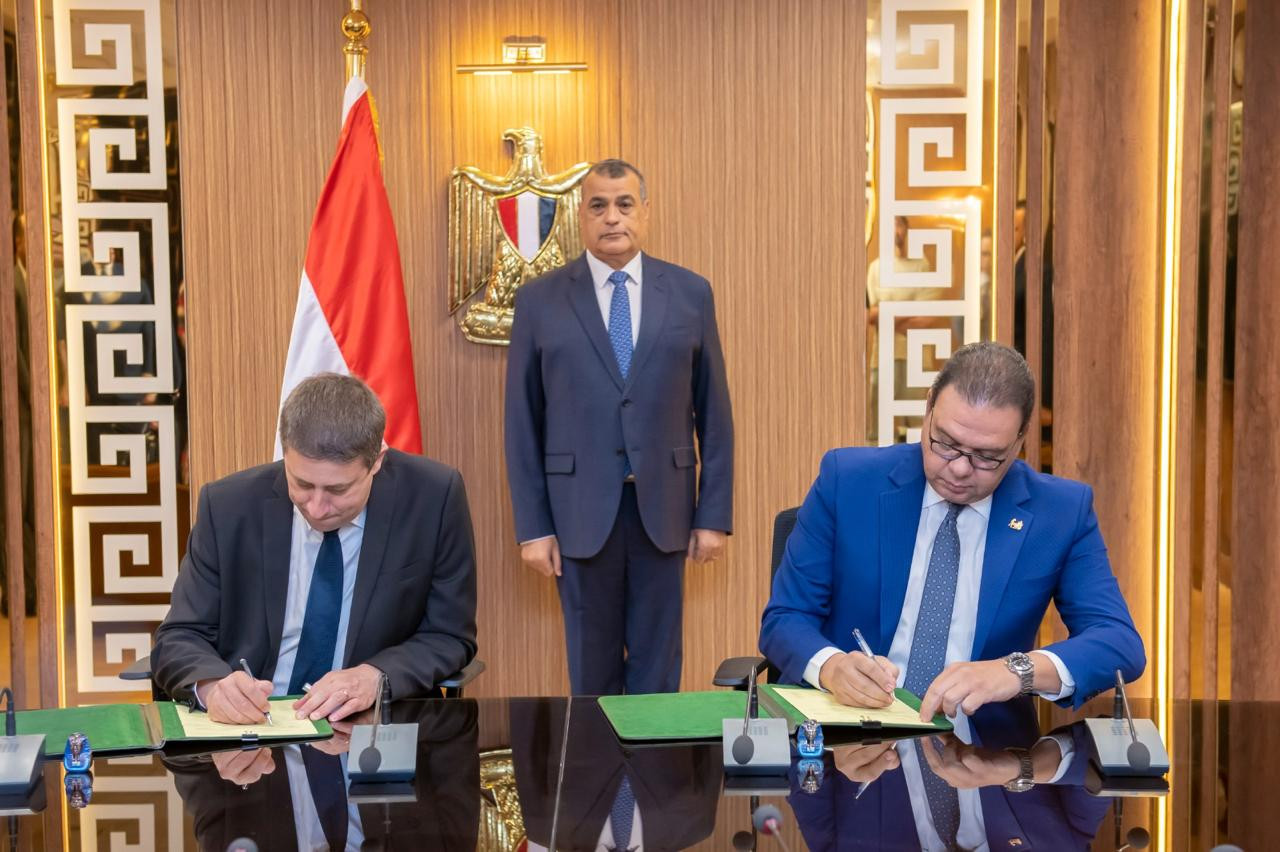 خلال توقيع الاتفاقية خلال توقيع الاتفاقية