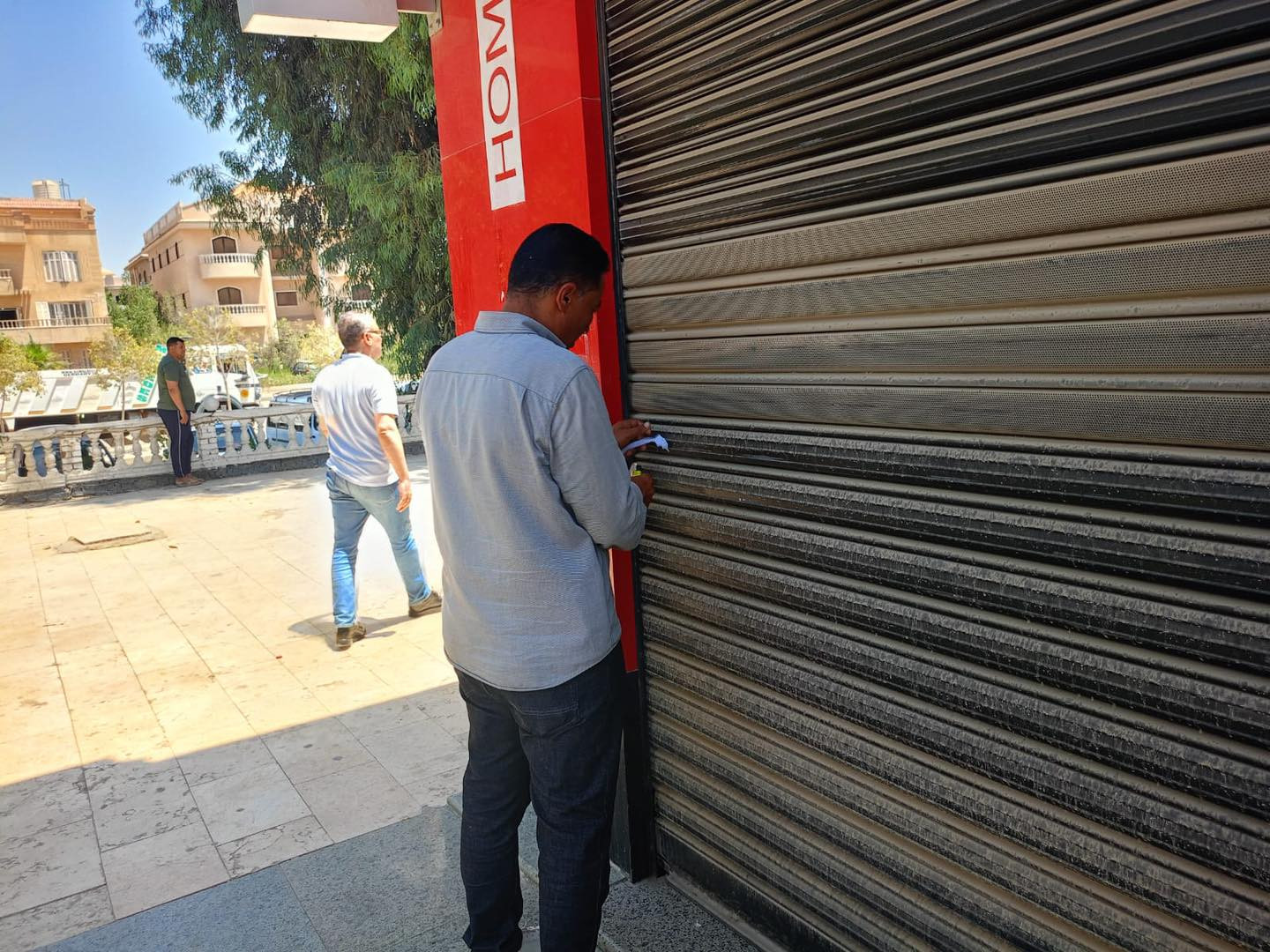 تحرير 96 مخالفة لمحال لم تلتزم بقرار الإغلاق في حملة أمنية موسعة