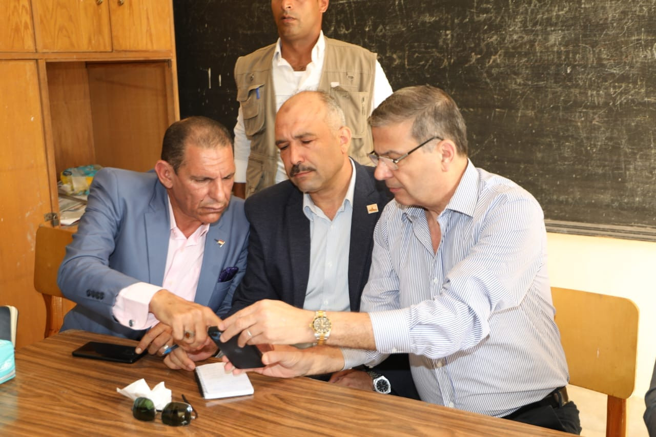 وزير الزراعة وسط مزارعي البحيرة وزير الزراعة وسط مزارعي البحيرة