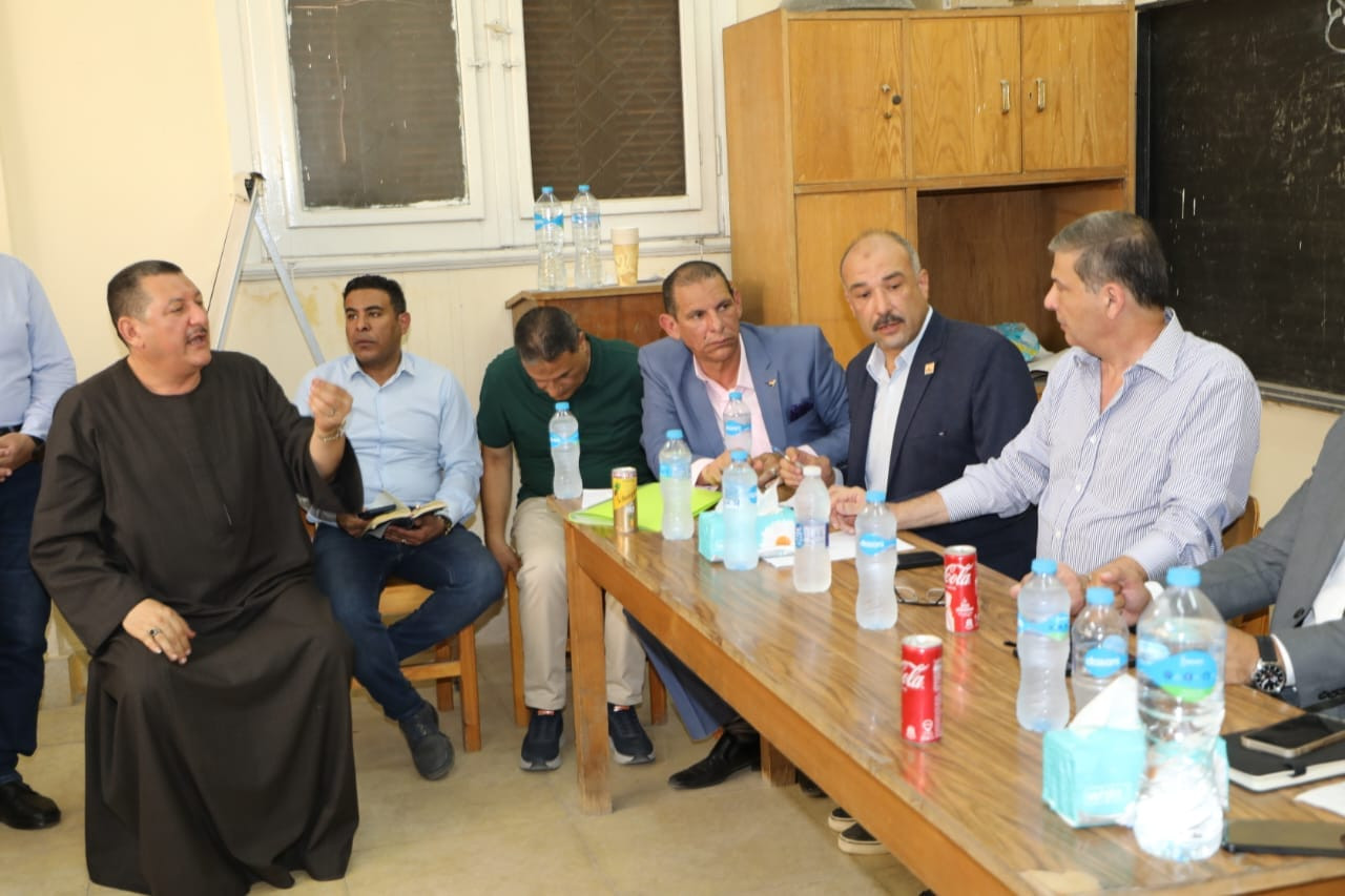 وزير الزراعة وسط مزارعي البحيرة وزير الزراعة وسط مزارعي البحيرة