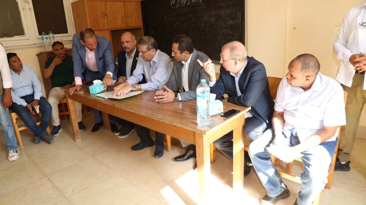 وزير الزراعة وسط مزارعي البحيرة وزير الزراعة وسط مزارعي البحيرة