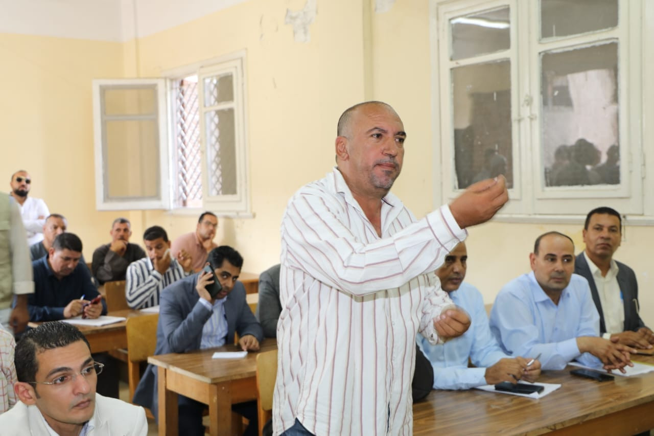 وزير الزراعة وسط مزارعي البحيرة وزير الزراعة وسط مزارعي البحيرة