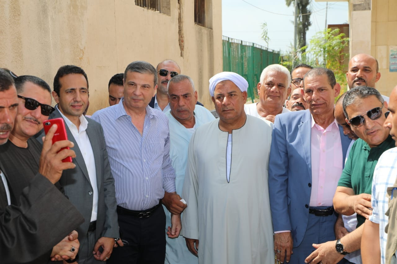 وزير الزراعة وسط مزارعي البحيرة وزير الزراعة وسط مزارعي البحيرة